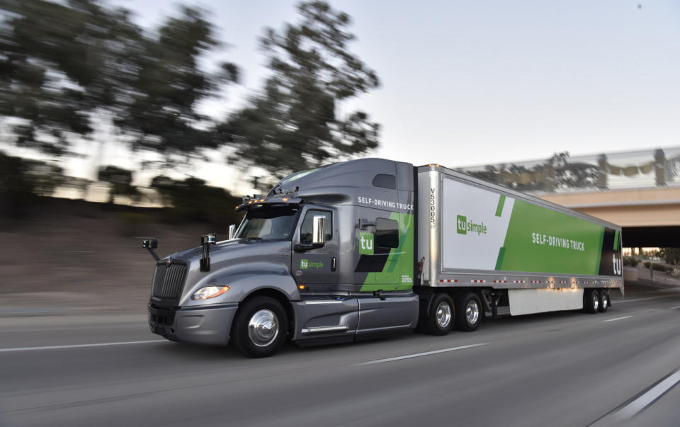 The USPS is thinking of hauling your mail and packages across the country withthe help of self-driving trucks