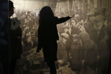 A tour guide explains an exhibition at the POLIN Museum of the History of Polish Jews in Warsaw October 21, 2014, one week before the official opening of the core exhibition. REUTERS/Kacper Pempel