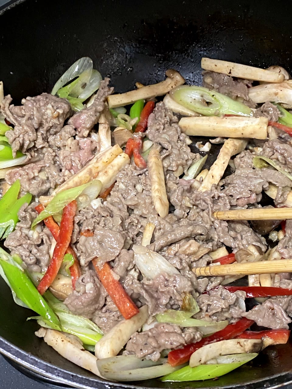 三餸一湯食譜│暖身晚餐！黃酒煮雞/大葱炒牛肉/鮮蝦煮蟲草花/ XO醬炒腸粉