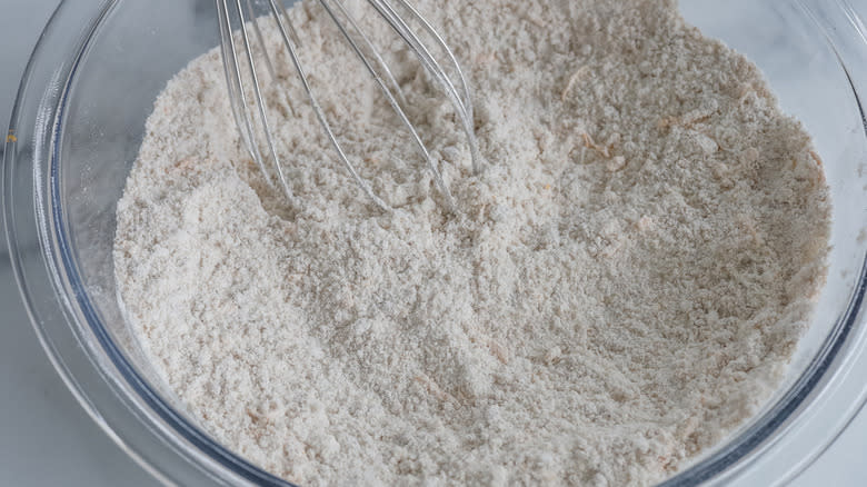 flour in clear bowl