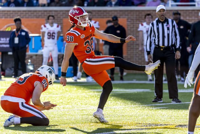 49ers acquire kicker Zane Gonzalez in trade with Panthers