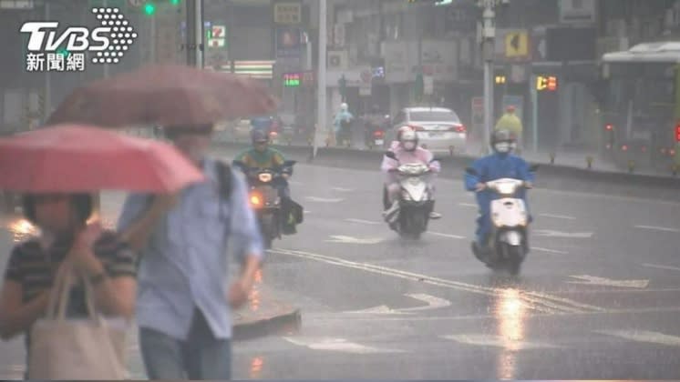 8至10日因熱帶擾動外圍水氣降雨漸趨明顯。（示意圖／TVBS）