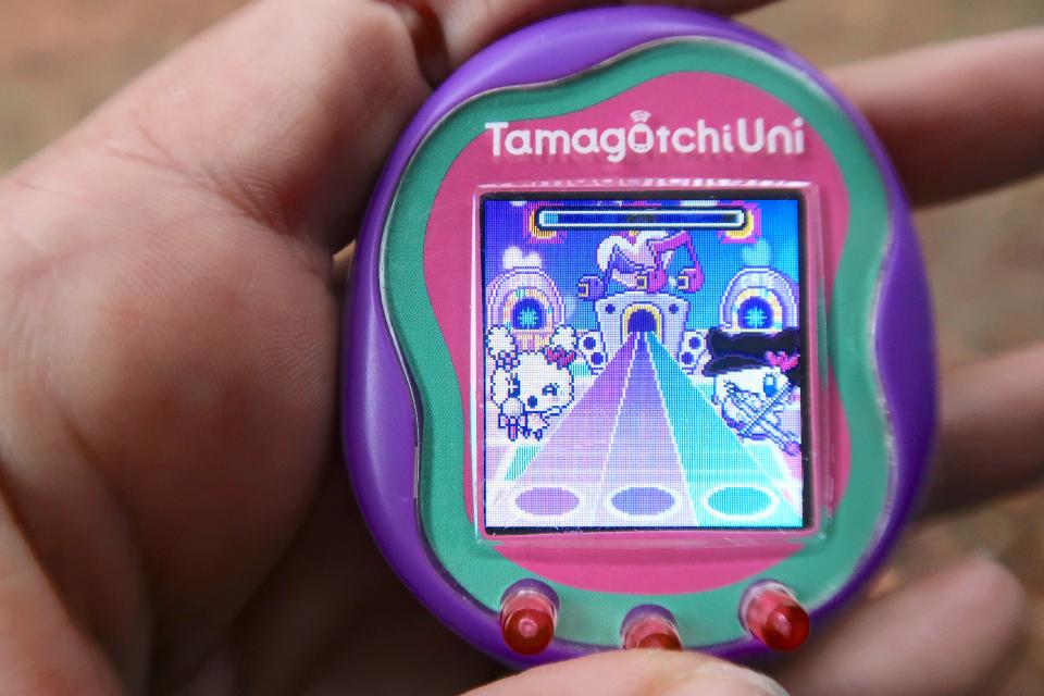 Tamagotchi Uni LoveMelo Concert game