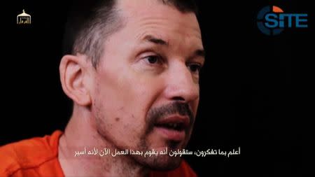 A still image taken from a purported Islamic State video released September 18, 2014 by the SITE Intel Group shows British captive John Cantlie making a statement. REUTERS/SITE Intel Group via Reuters TV