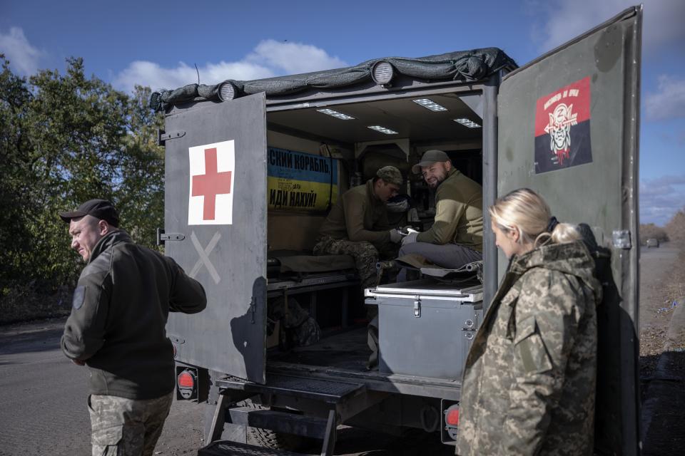 Health workers wait for a wounder Ukrainian soldier in Avidiivka, Donetsk (Anadolu via Getty Images)