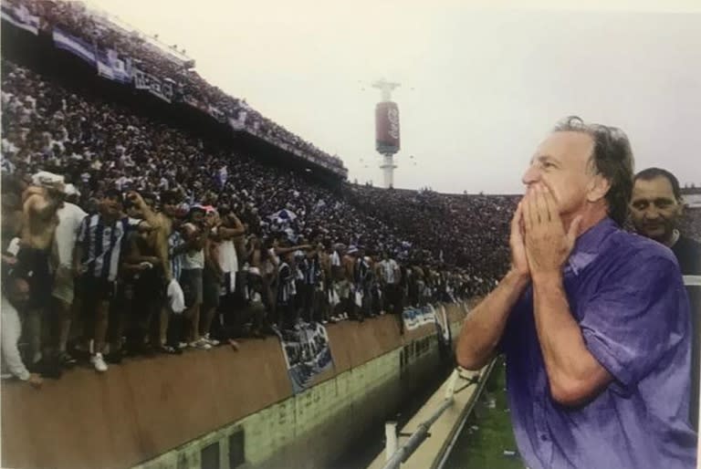 La emoción de Marín ante la locura desatada en la cancha de Vélez, con el título conseguido tras 35 años