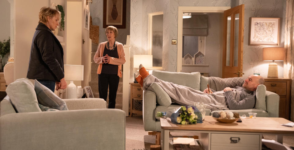 zFROM ITV

STRICT EMBARGO -  No Use Before Tuesday 25th January 2022

Coronation Street - Ep 10551

Monday 31st January 2022 - 2nd Ep

As Elaine [PAULA WILCOX] fusses over Tim Metcalfe [JOE DUTTINE], itâ€™s clear sheâ€™s getting on Sally Metcalfeâ€™s [SALLY DYNEVOR] nerves. When Tim reveals that Elaineâ€™s going to stay until heâ€™s fully recovered, Sally bites her tongue.

Picture contact - David.crook@itv.com

Photographer - Danielle Baguley

This photograph is (C) ITV Plc and can only be reproduced for editorial purposes directly in connection with the programme or event mentioned above, or ITV plc. Once made available by ITV plc Picture Desk, this photograph can be reproduced once only up until the transmission [TX] date and no reproduction fee will be charged. Any subsequent usage may incur a fee. This photograph must not be manipulated [excluding basic cropping] in a manner which alters the visual appearance of the person photographed deemed detrimental or inappropriate by ITV plc Picture Desk. This photograph must not be syndicated to any other company, publication or website, or permanently archived, without the express written permission of ITV Picture Desk. Full Terms and conditions are available on  www.itv.com/presscentre/itvpictures/terms
