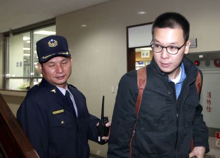 Student leader of Taiwan's "Sunflower Movement" Lin Fei-fan (R) arrives at the Taipei District court in this March 25, 2015 file photo. REUTERS/Pichi Chuang/Files