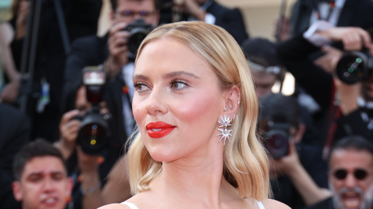 Scarlett Johansson Reveals Her 2023 Red-Carpet Beauty Favorites