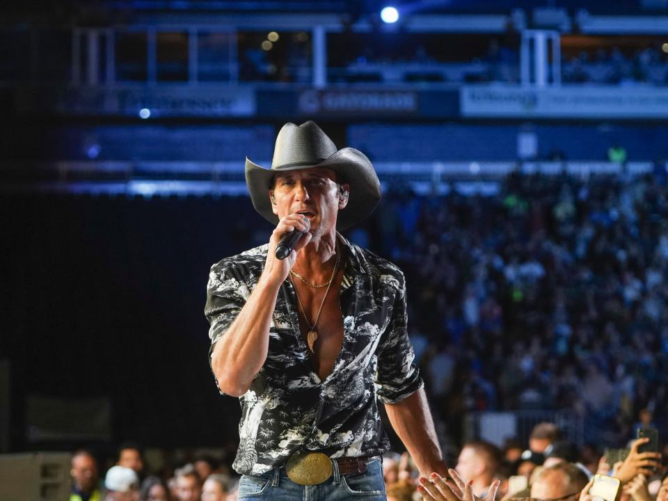 tim mcgraw cma fest