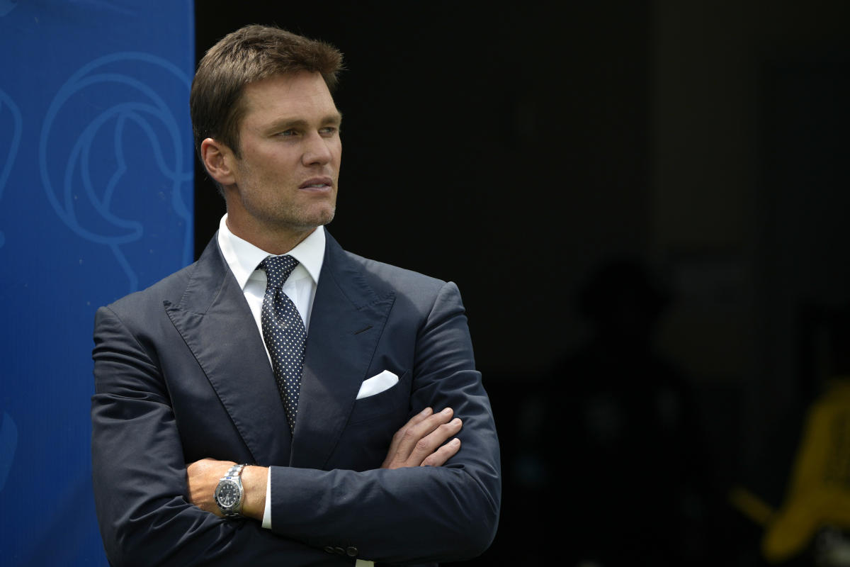 Tom Brady takes awkward first steps in transition from football field to TV booth