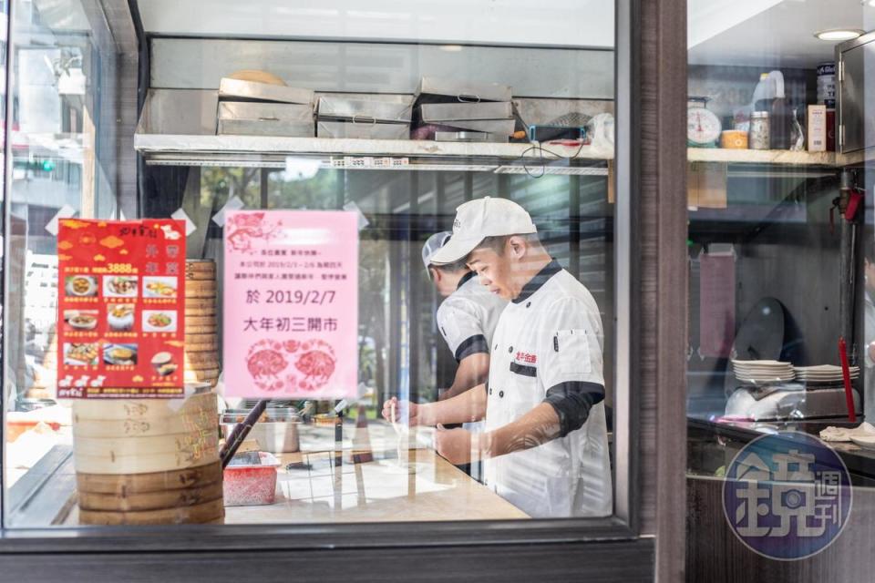 麵點都是在開放式廚房內現點現做，客人都看得見。