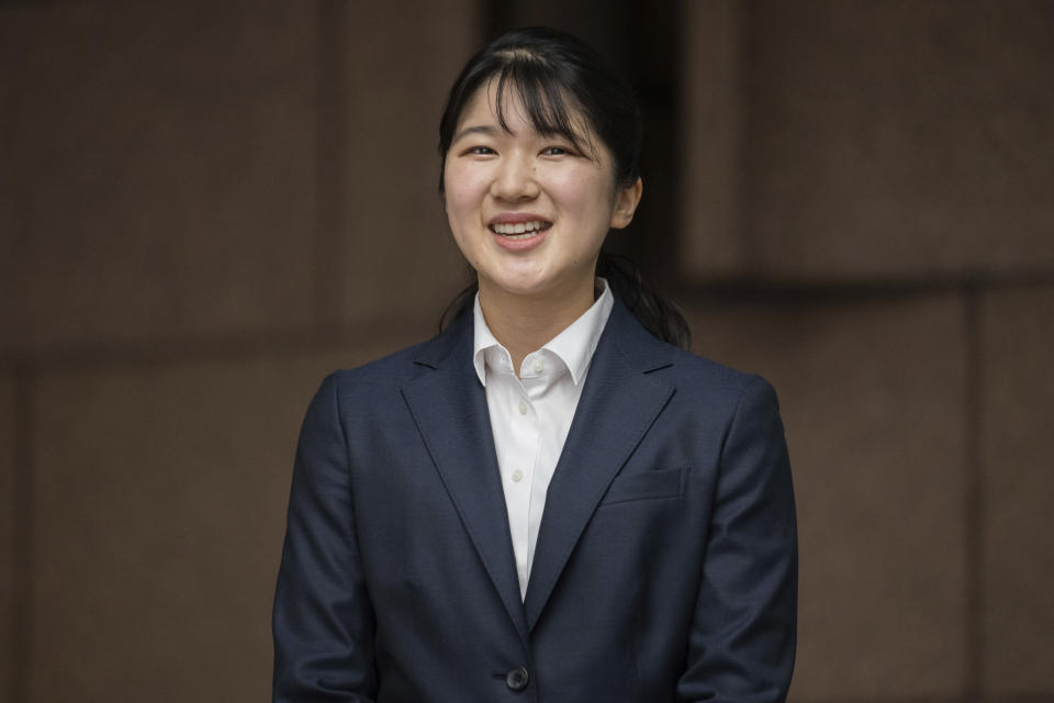 La hija de los emperadores de Japón, Aiko, trabaja en la Cruz Roja japonesa mientras finaliza sus estudios universitarios. (Yuichi Yamazaki/Pool Photo via AP)