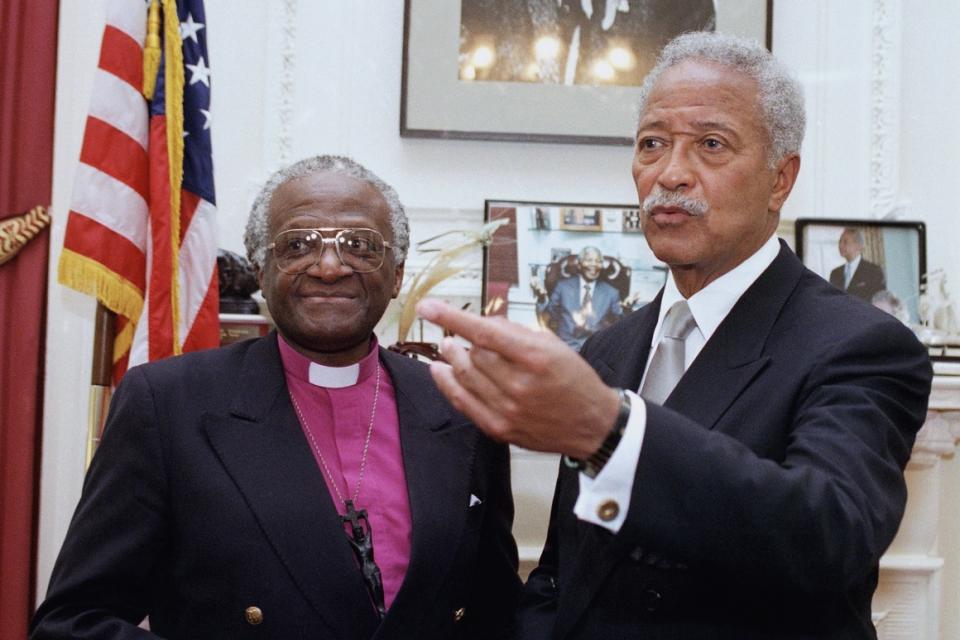 New York Mayor David Dinkins (right) and Bishop Desmond Tutu of South Africa  get ready for a photographer at the mayor's office where Tutu paid a visit in New York on Oct. 16, 1992.  