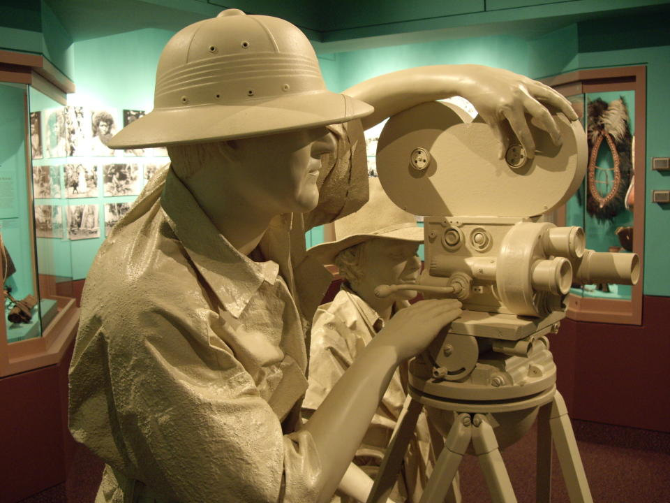 Sculpture of Kansas native and nature documentary pioneers Martin and Osa Johnson (courtesy Conrad Froehlich, Director Martin & Osa Johnson Safari Museum.)