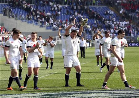 England's team celebrates at the end of the Six Nations rugby union match against Italy at Olympic Stadium in Rome, March 15, 2014. England won 52-11. REUTERS/Alessandro Bianchi