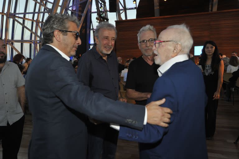 Encuentro de grandes (Ricardo Darín, Eduardo Blanco, Gerardo Romano y Pepe Soriano) en el homenaje a otro grande de la actuación