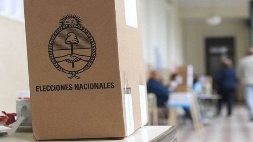 varias provincias, tanto oficialistas como opositoras, se lancen  a la idea de desdoblar las elecciones en 2023