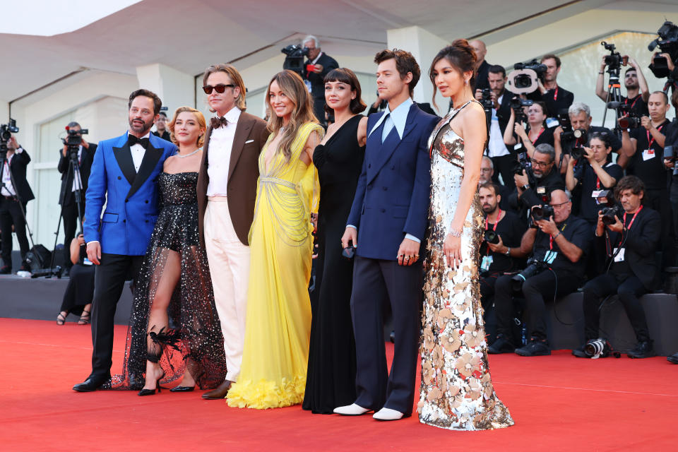 VENICE, ITALY - SEPTEMBER 05: Nick Kroll, Florence Pugh, Chris Pine, Olivia Wilde, Sydney Chandler, Harry Styles and Gemma Chan attend the 