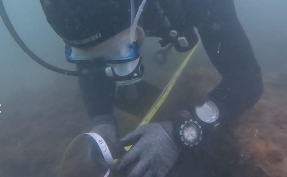 A diver examines the Santa María Magdalena, a warship of the Spanish Navy that shipwrecked in 1810. / Credit: Spanish Federation of Underwater Activities