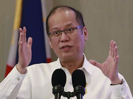 President Benigno Aquino gestures while answering questions during a Foreign Correspondent Association of the Philippines (FOCAP) annual presidential forum in Manila October 27, 2015. REUTERS/Romeo Ranoco