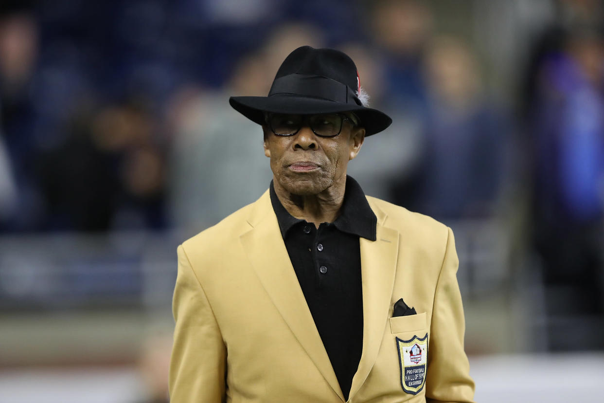 Lions great and Hall of Famer Lem Barney says a Detroit-area pizza chain directed him to another location away from a white neighborhood. (Getty)