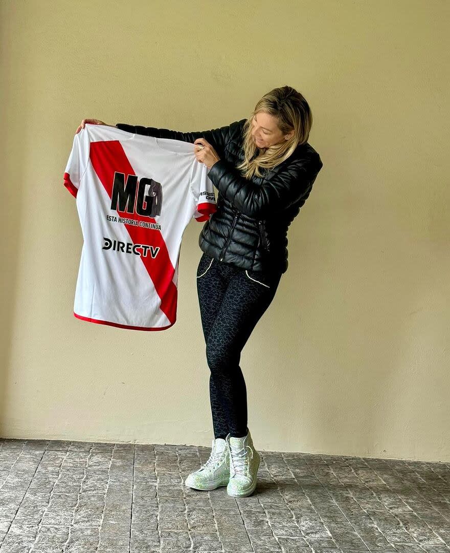 Geraldine la Rosa se mostró con la camiseta de River con las iniciales de Marcelo Galalrdo