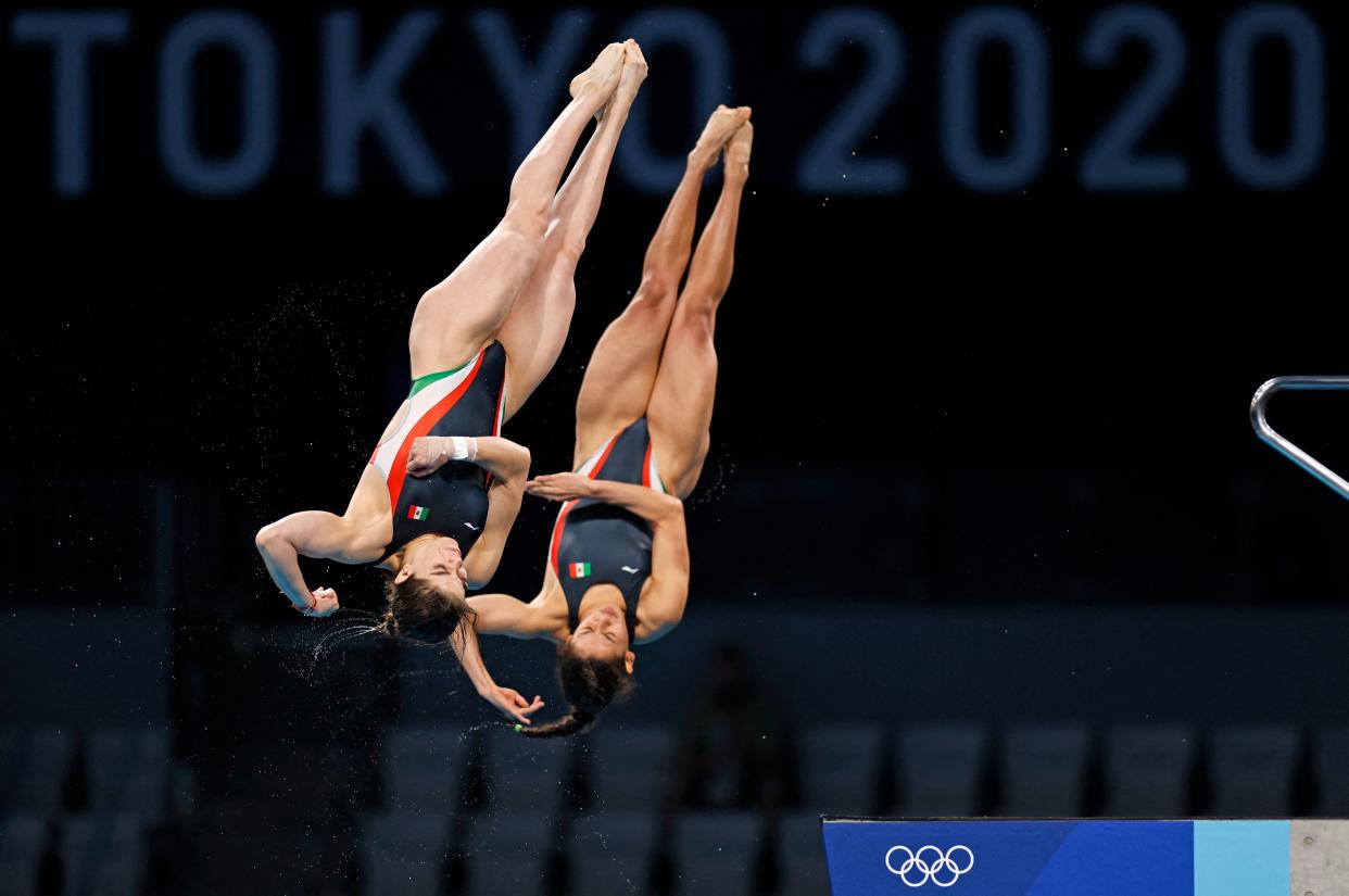 Mexico's Gabriela Agundez Garcia and Mexico's Alejandra Orozco Loza compete in the women's synchronised 10m platform diving final event during the Tokyo 2020 Olympic Games at the Tokyo Aquatics Centre in Tokyo on July 27, 2021. (Photo by Odd ANDERSEN / AFP) (Photo by ODD ANDERSEN/AFP via Getty Images)