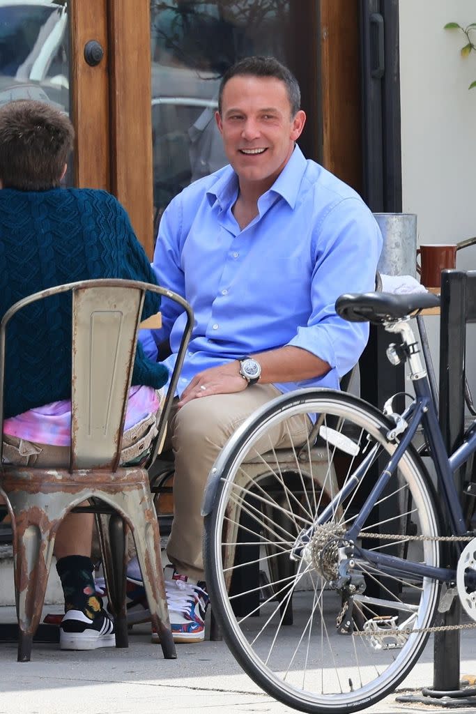 Ben Affleck con sus hijos en un restaurante de Santa Monica en julio de 2023