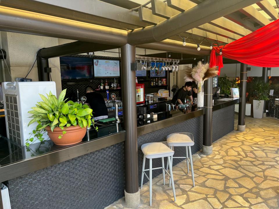 The bar at the Changi airport's terminal 1 pool.