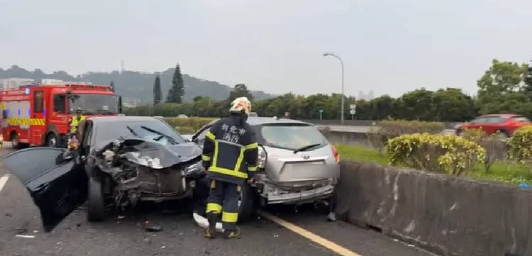 國道3號9車追撞事故現場畫面。消防局提供