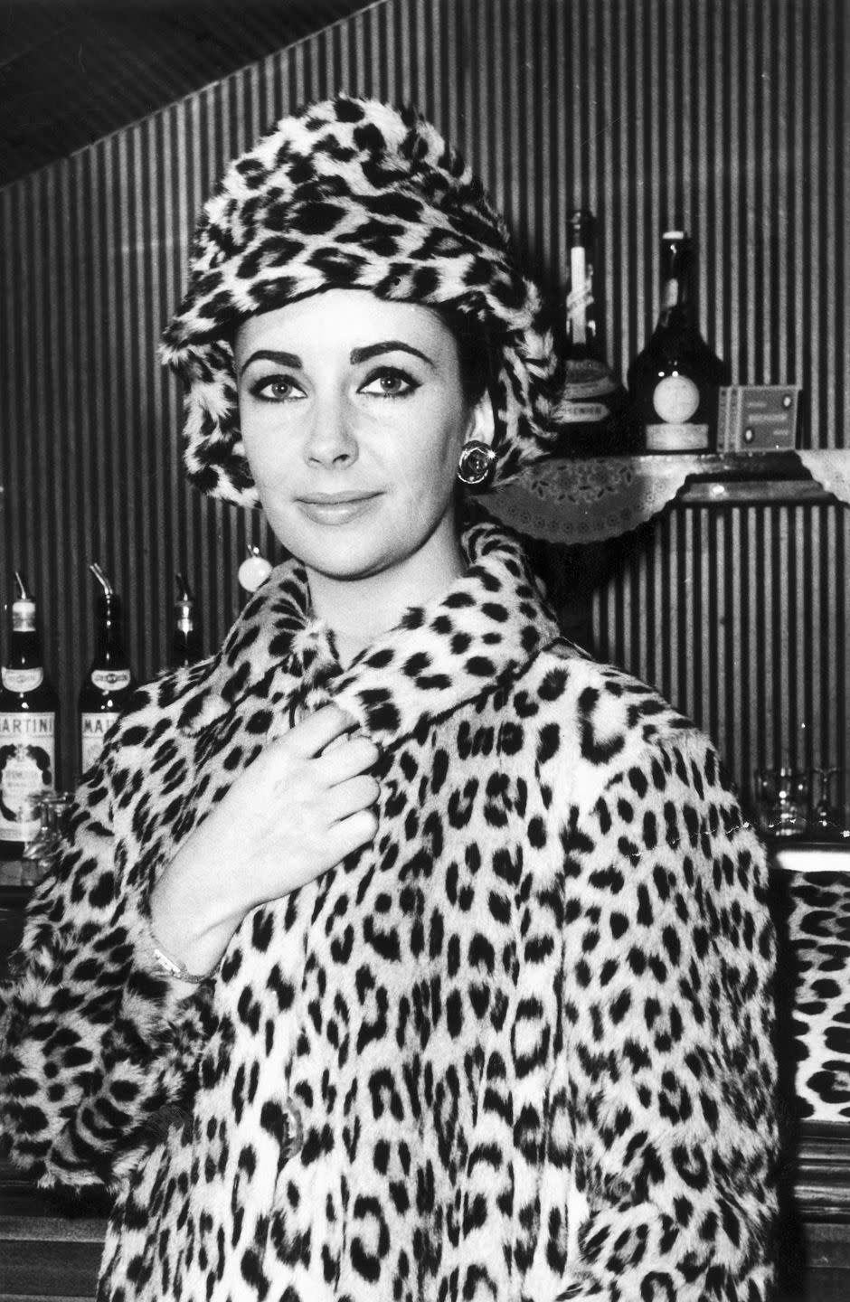 <p>Feeling feline? Elizabeth Taylor shows us how to wear head-to-toe leopard print with the utmost confidence.<br></p>