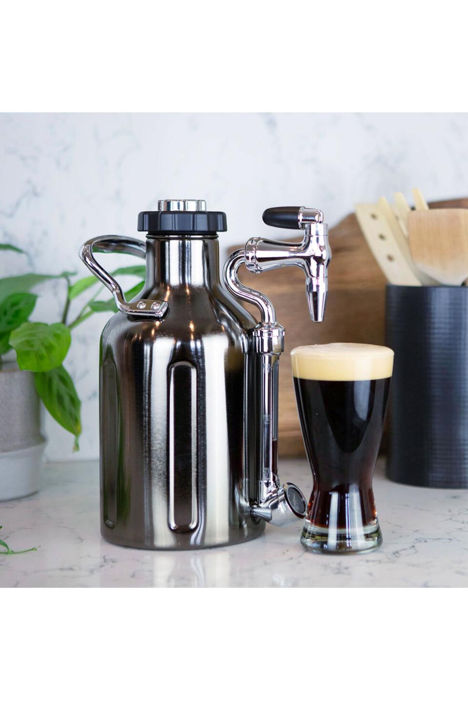 5) GROWLERWERKS UKEG Nitro Cold Brew Coffee Maker