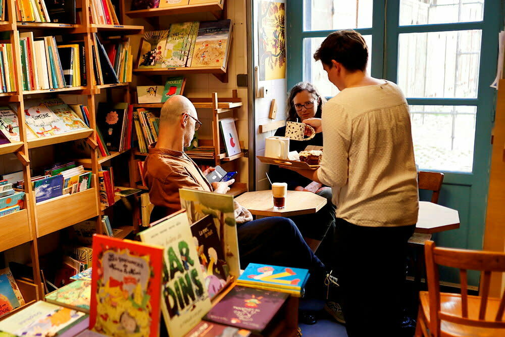 La librairie Les Biens-aimé.e.s, là où on lit et où on lie connaissance au café.  - Credit:Sébastien Ortola/Réa