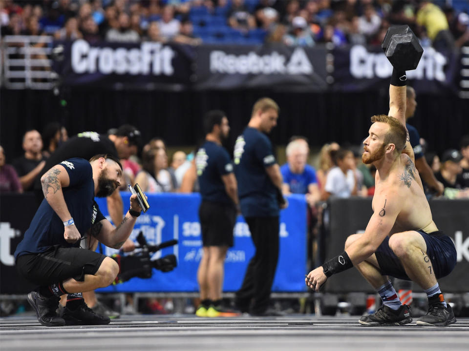 Platz 10 der Männer: CrossFit gilt als härtestes Workout der Welt und ist in den USA nicht nur ein angesagter Fitnesstrend, sondern längst Big Business. Das weiß auch Logan Collins. Er belegt laut dem Ranking von "Men's Fitness" Platz 10 der männlichen CrossFitter. Bei einem sogenannten "Deadlift", dem Kreuzheben, stemmt der Sportler stattliche 238 Kilo. Doch das ist längst nicht alles. (Bild-Copyright: Photo courtesy of CrossFit Inc.)