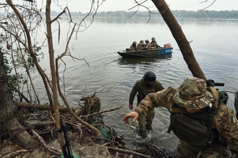 KHERSON REGION, UKRAINE - SEPTEMBER 14: Ukrainian infantrymen soldiers travel on the Dnipro River on boats on September 14, 2023 in Kherson region, Ukraine.