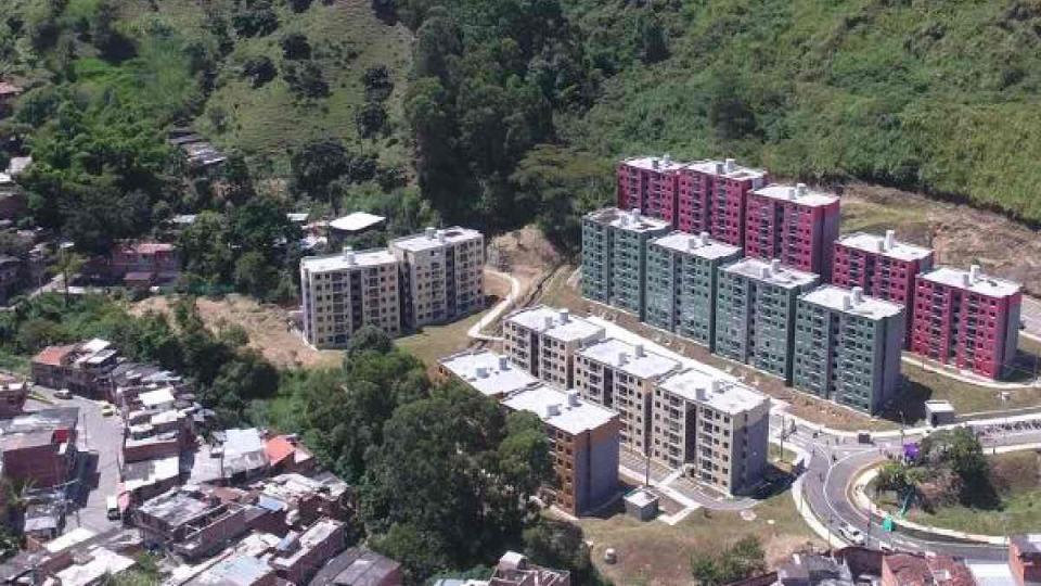 En Antioquia hay 610 proyectos de vivienda activos, que suponen el 82 % del mercado de la construcción. De esos, 61 tienen atrasos significativos (superiores a los seis meses). Foto: Alcaldía de Medellín