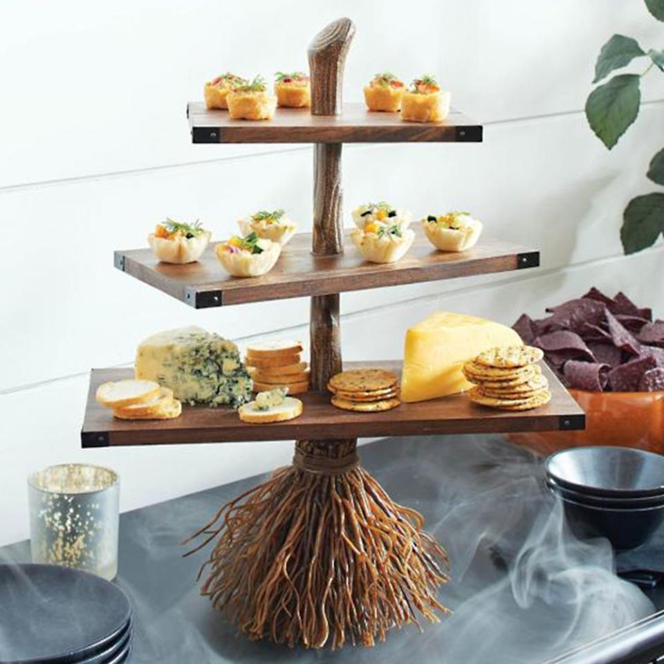 9) Hocus Pocus Three Tiered Server