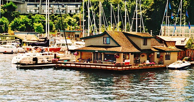 Sleepless in Seattle houseboat