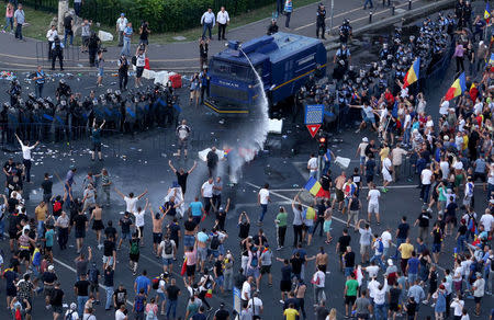 Police uses a water cannon as thousands of Romanians joined an anti-government rally in the capital Bucharest, Romania August 10, 2018. Inquam Photos/Octav Ganea via REUTERS