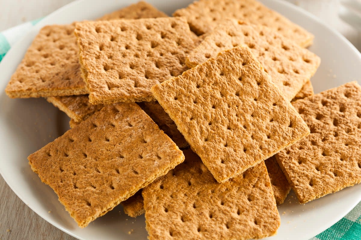 People Googling why graham crackers were invented (Getty Images/iStockphoto)