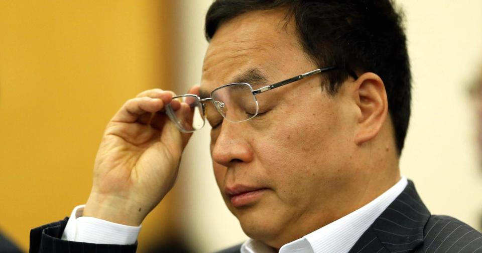 In the history of sudden wealth loss, Li Hejun may have set a new record. Li, who was China&#39;s richest man until this week, saw his fortune drop by as much as $15 billion in a half-hour.