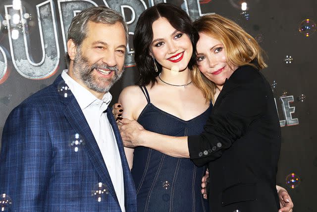 Tommaso Boddi/Getty From L: Judd Apatow, Iris Apatow and Leslie Mann