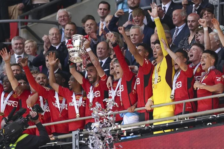 La celebración del United, con Alejandro Garnacho y Lisandro Martínez como piezas clave