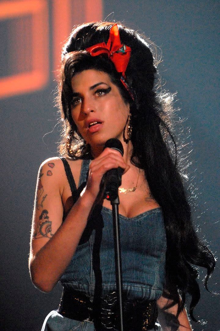 amy Winehouse presenta 