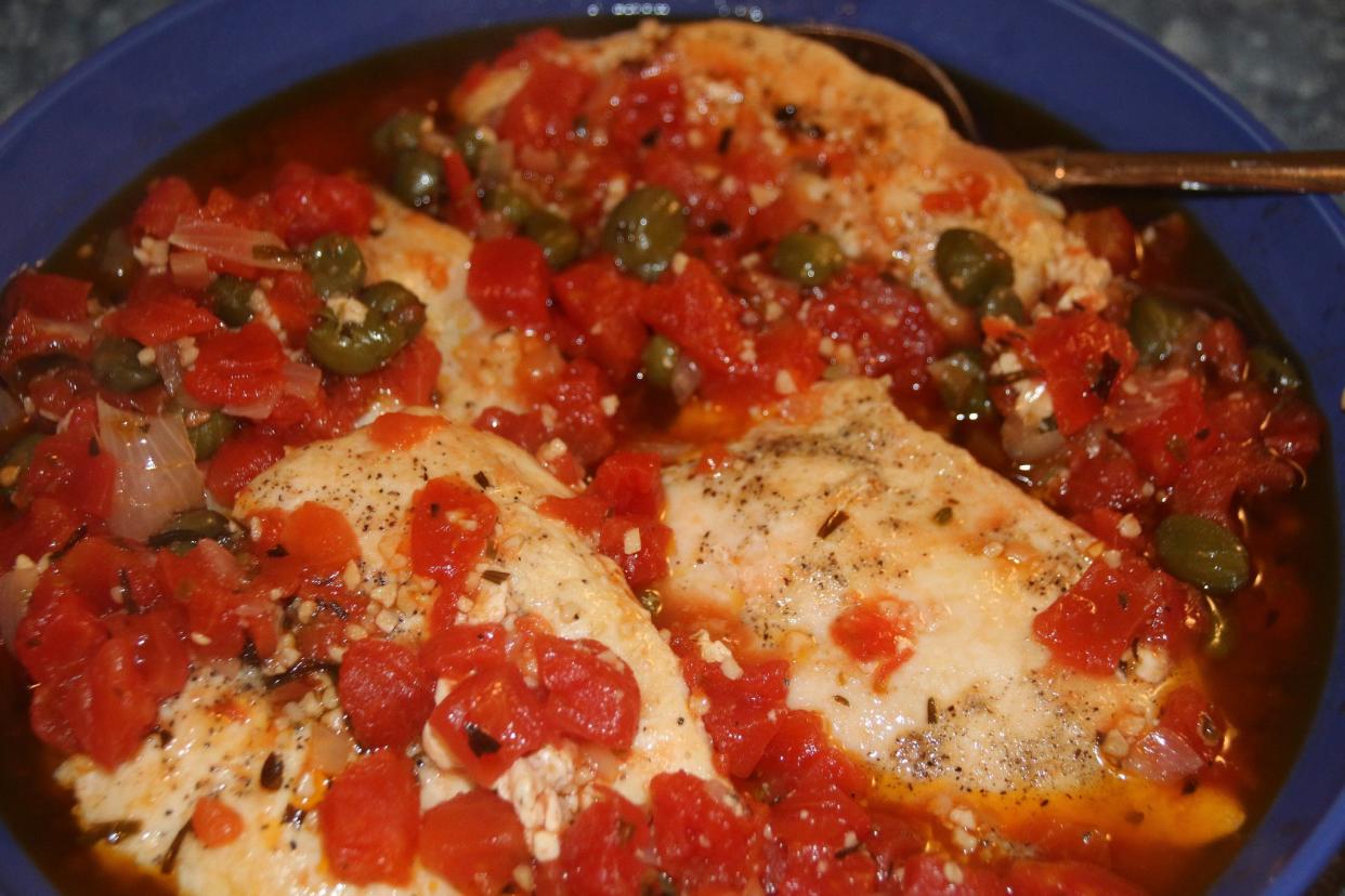 Mediterranean Chicken With Tomatoes and Capers