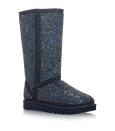 <p>Ever fancied Swarovski-encrusted Uggs? You're in luck for the Australian brand has been given a bedazzling nighttime makeover. </p>