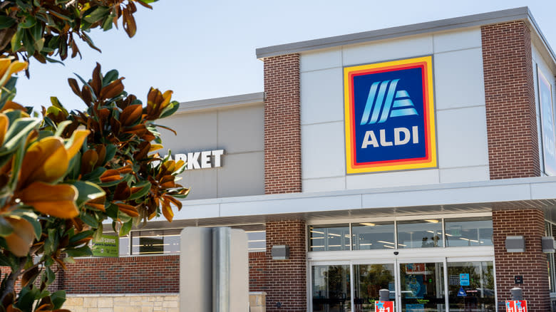 Aldi storefront from behind tree