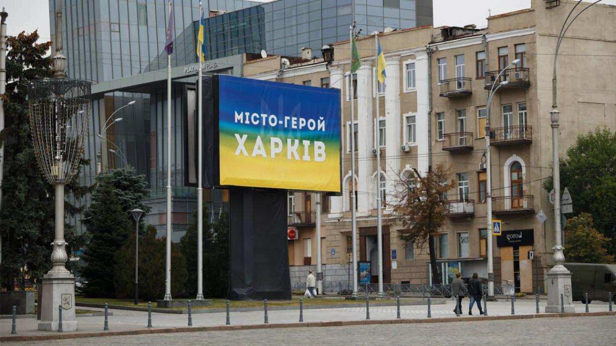 The sign reading "Kharkiv is a hero city". Stock photo: Ukrainska Pravda