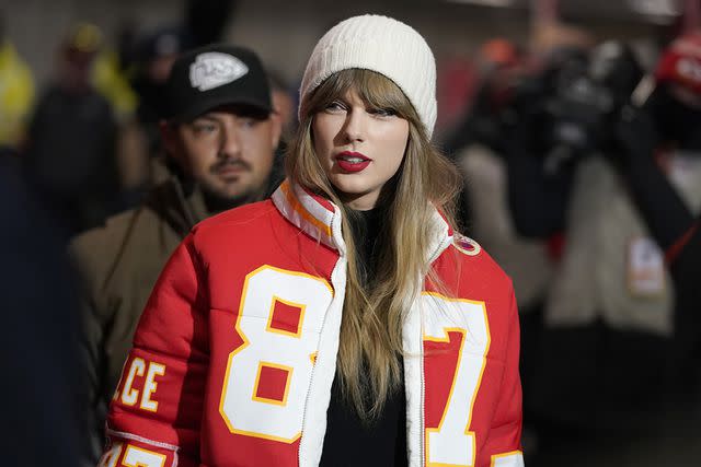 <p>AP Photo/Ed Zurga</p> Taylor Swift wears a puffer jacket designed by Kristin Juszczyk